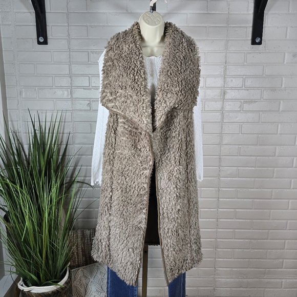 One The Land Jackets & Blazers - One The Land Tan Faux Fur Long Vest Oversized Small